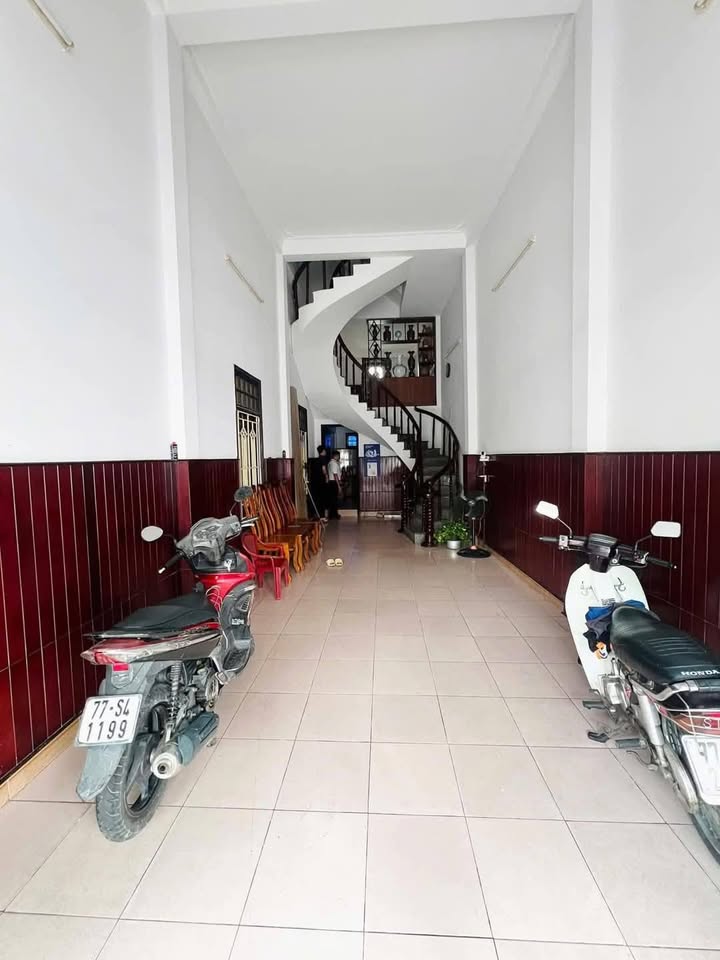 Nhà mặt tiền đường Nguyễn Thái Học, Quy Nhơn 46m² giá 6 tỷ - Vị trí kinh doanh lý tưởng!