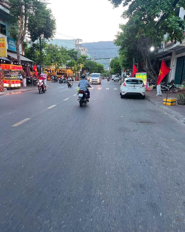 Nhà mặt tiền Hoàng Văn Thụ, Quy Nhơn 48m² giá 5.8 tỷ - Vị trí kinh doanh sầm uất!