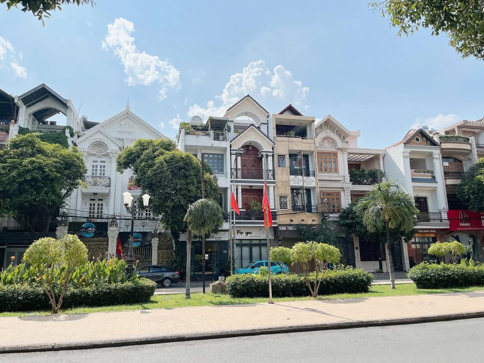 Nhà mặt tiền Nguyễn Thế Truyện, quận Tân Phú, 72m² giá 13.5 tỷ - Khu nhà giàu sang trọng!