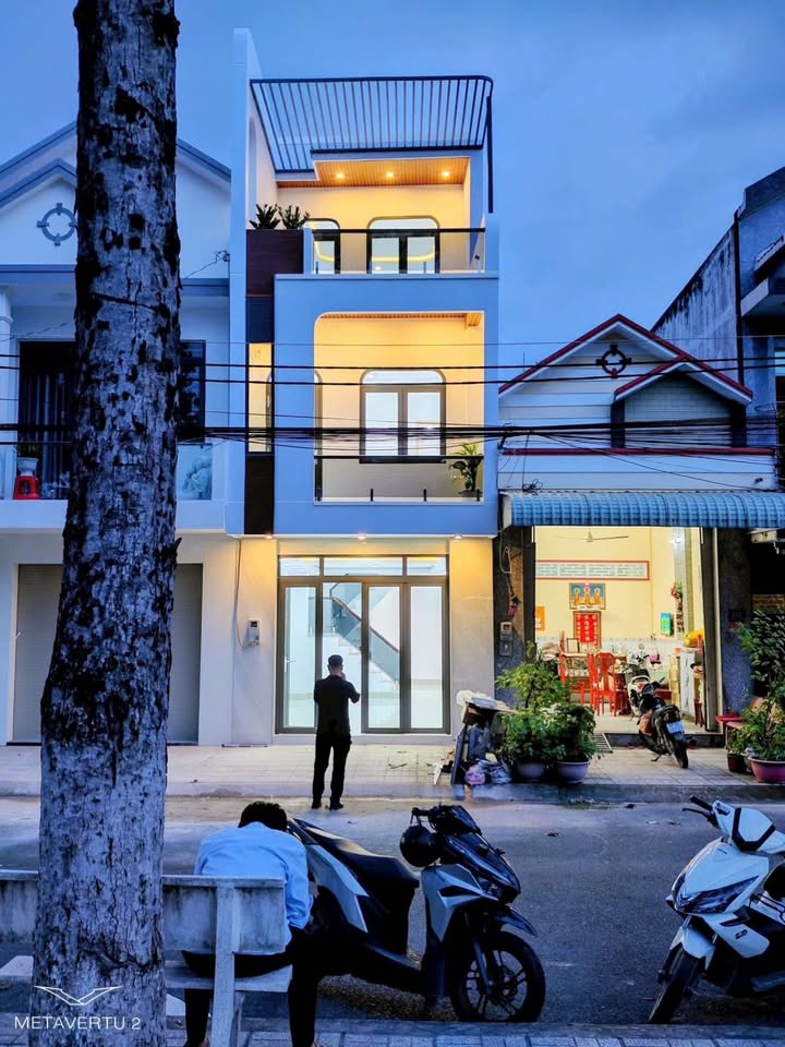 Nhà mặt tiền Công viên Nguyễn Tất Thành, An Giang 56m² giá 3 tỷ - Thiết kế hiện đại, sẵn sàng ở ngay!