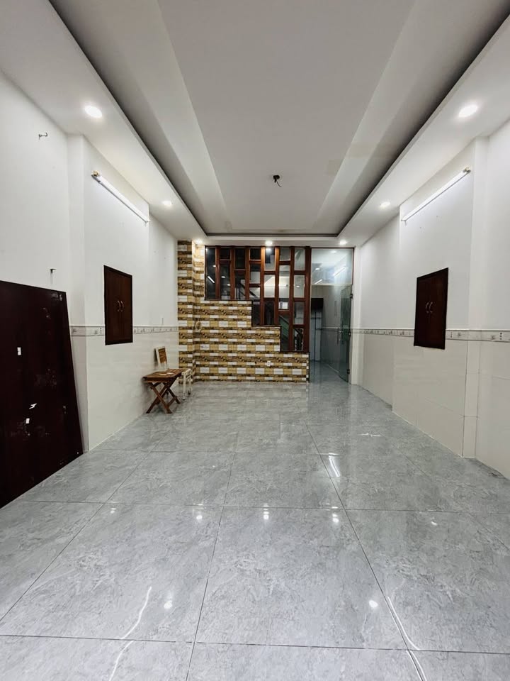 Nhà hẻm xe hơi đường Phan Huy Ích 44m² giá chỉ 5.1 tỷ - Gần chợ, tiện ích đầy đủ!