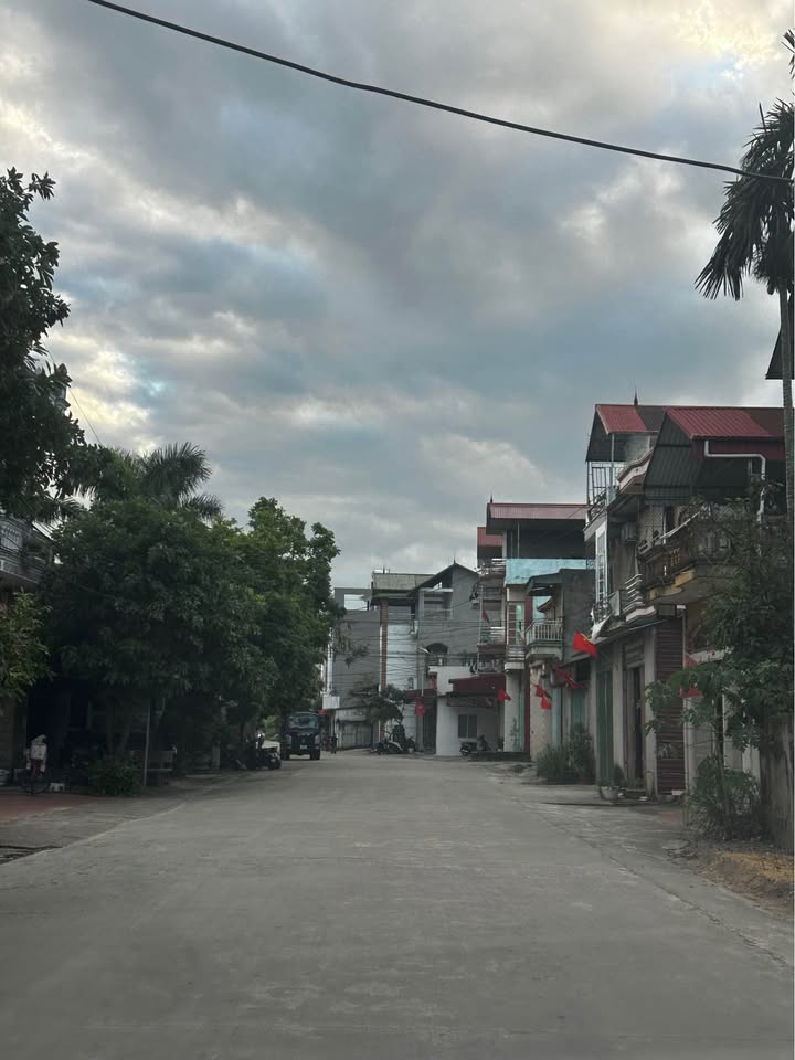 Đất kinh doanh sầm uất tại Tiến Dũng, Yên Dũng 90m² giá chỉ 2.7 tỷ - Cơ hội đầu tư tuyệt vời!