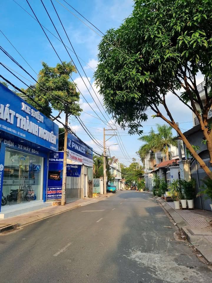 Đất nền góc 3 mặt tiền 100m² giá 7 tỷ - Khu vực phát triển mạnh tại Quận 9