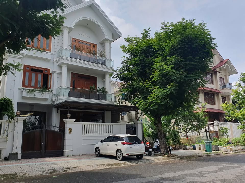 Biệt thự đơn lập SADECO Ven Sông Tân Phong Q.7 - Diện tích 225m² - Giảm giá hấp dẫn!