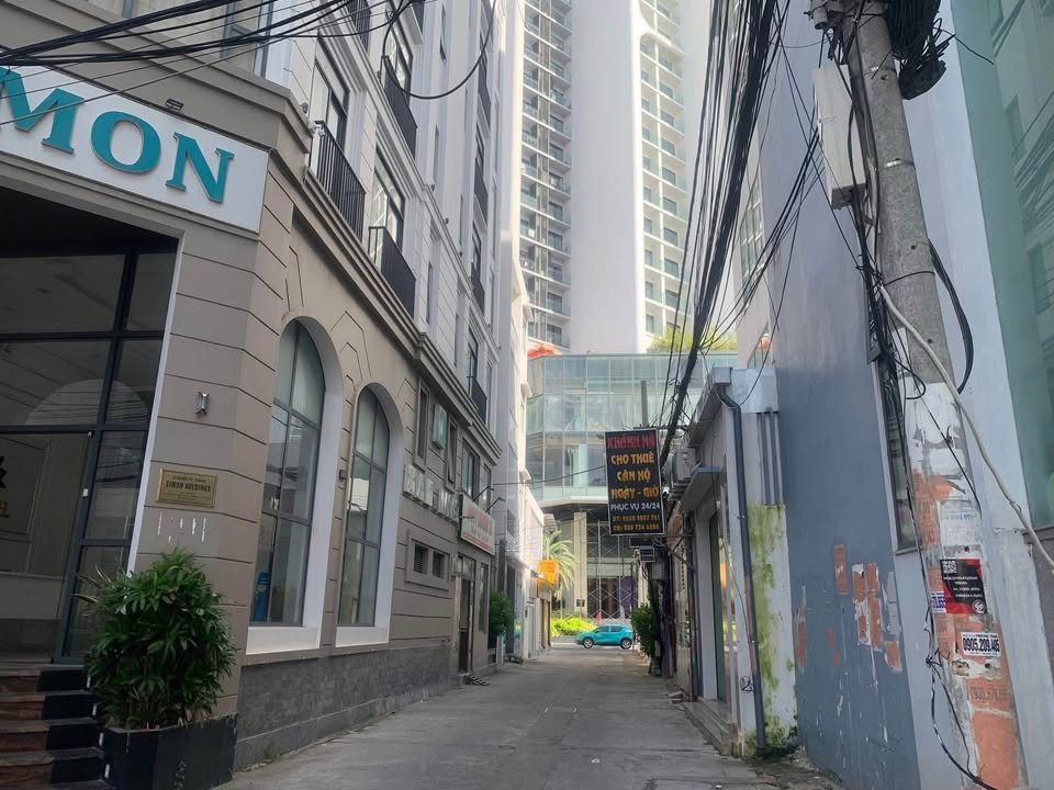 Nhà cấp 4 đường Nguyễn Khánh Toàn Nha Trang 120m² giá 10.8 tỷ - Gần biển chỉ 2 phút đi bộ!