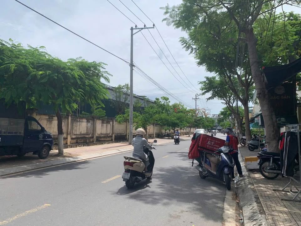 Nhà 2 tầng 1 tum Vĩnh Hòa Nha Trang 47m² giá 3.9 tỷ - Gần biển tắm mát!