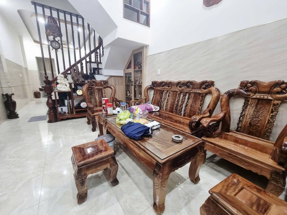 Nhà 3 tầng đẹp đường Hoàng Diệu, Nha Trang 70m² giá 7 tỷ - Gần biển, thuận tiện nghỉ dưỡng!