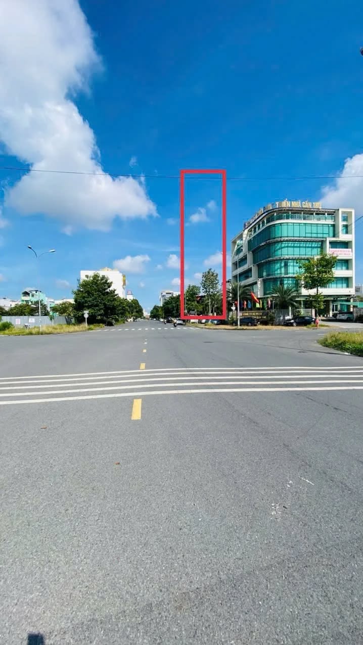 Bán lô đất 4 nền góc 2 mặt tiền đường Hoàng Văn Thái & B13 - Giá 36 tỷ, pháp lý rõ ràng!