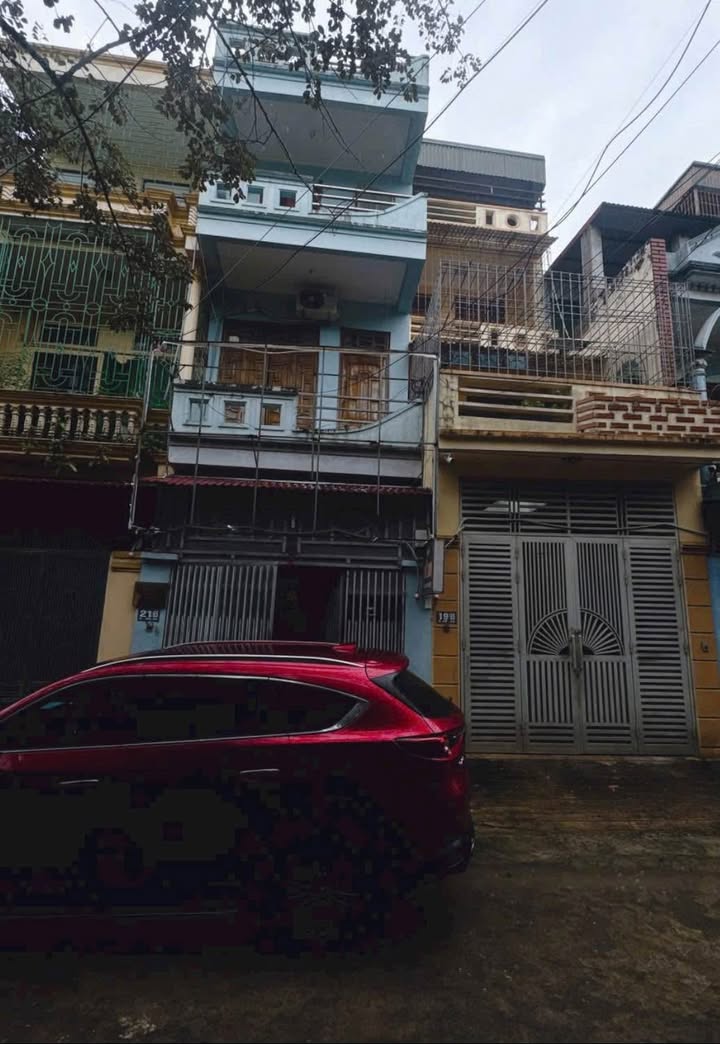 Nhà đẹp 3 tầng Hạc Thành 70m² giá 3 tỷ - Vị trí trung tâm, giao thông thuận tiện!