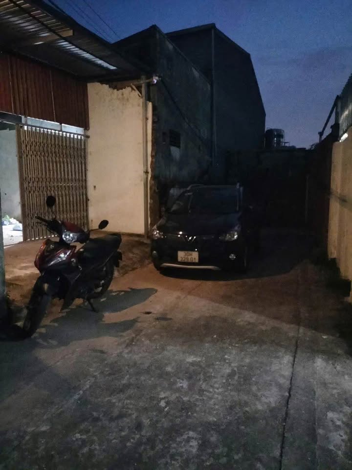 Nhà cấp 4 phố Ngô Gia Tự Đức Giang 50m² giá chỉ 3 triệu - Ô tô đỗ cửa, vào ở ngay!