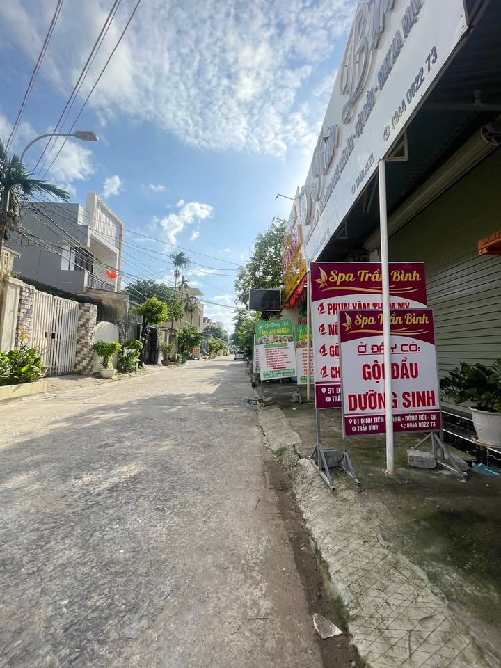 Cho thuê mặt bằng kinh doanh tại Đường Đinh Tiên Hoàng, Đồng Hới - Diện tích rộng, vị trí đắc địa!