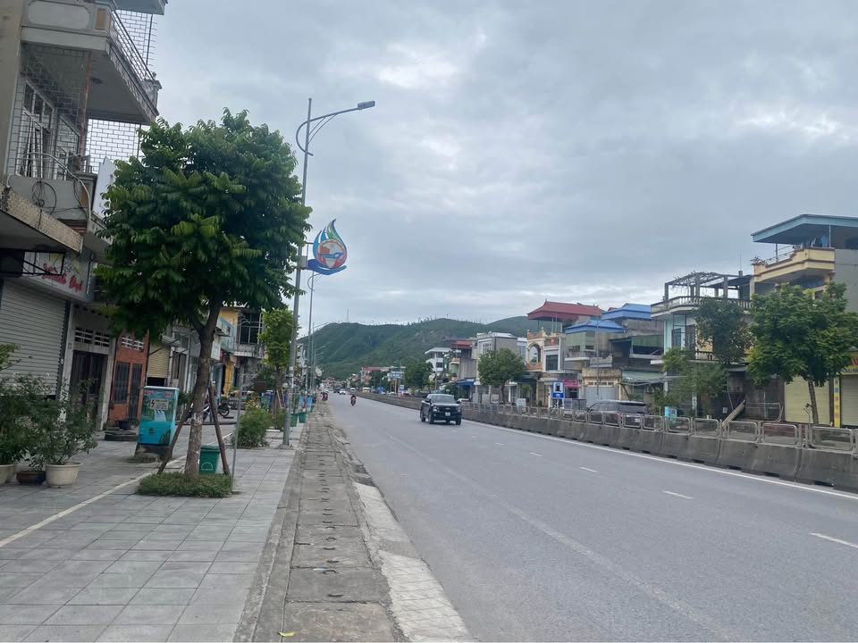 Nhà mặt đường Quốc lộ 18, phường Quang Hanh, 71m², giá 2.8 tỷ - Đầu tư sinh lời ngay!