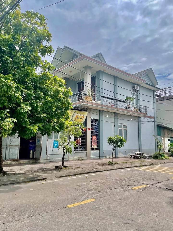 Nhà kinh doanh mặt phố Cẩm Bình, Cẩm Phả 200m² giá 6.8 tỷ - Dòng tiền ổn định!