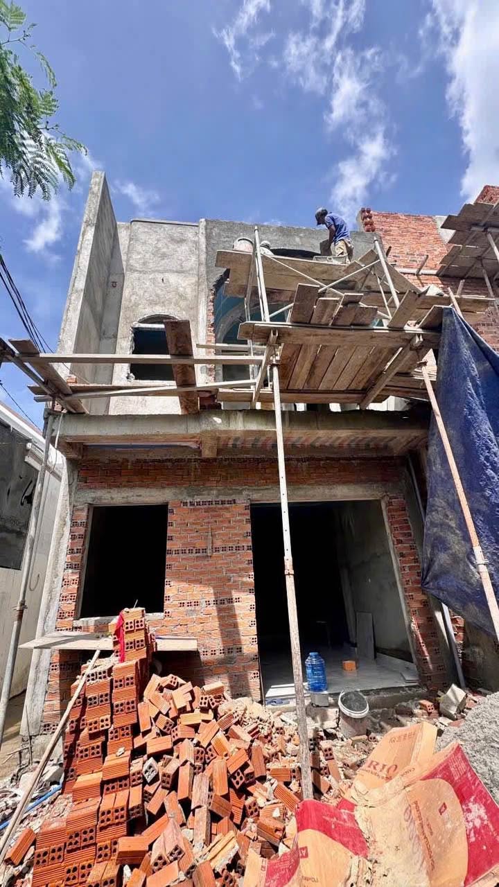 Nhà 1 trệt 1 lầu tại thôn Trung Nam, Diên Khánh 77m² giá 2.39 tỷ - Thiết kế thông thoáng, đầy đủ nội thất!