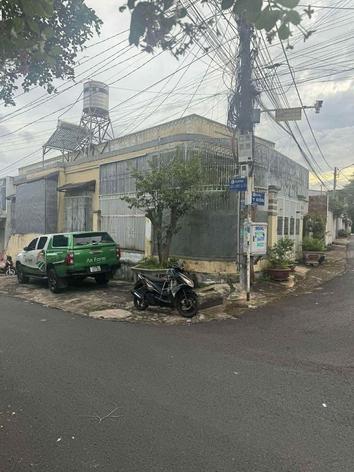 Nhà góc 2 mặt tiền đường Y Đôn - Lạc Long Quân, 121m² giá 5.5 tỷ - Đầu tư sinh lời ngay!