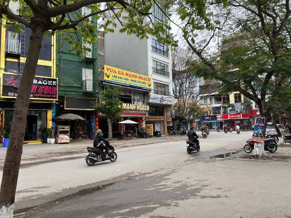 Nhà mặt phố Hồ Đền Lừ, Hoàng Mai 51m² giá 23 tỷ - Vỉa hè rộng, ô tô tránh!