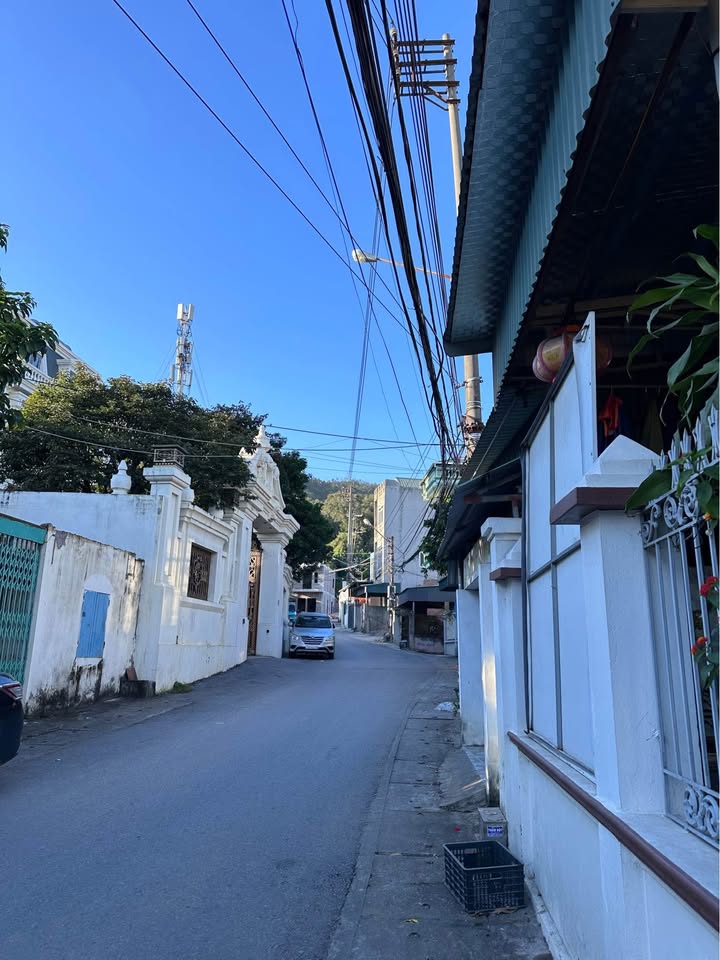 Nhà riêng Cẩm Phả 52m² giá 1.73 tỷ - Thiết kế hiện đại, sẵn sàng ở ngay!