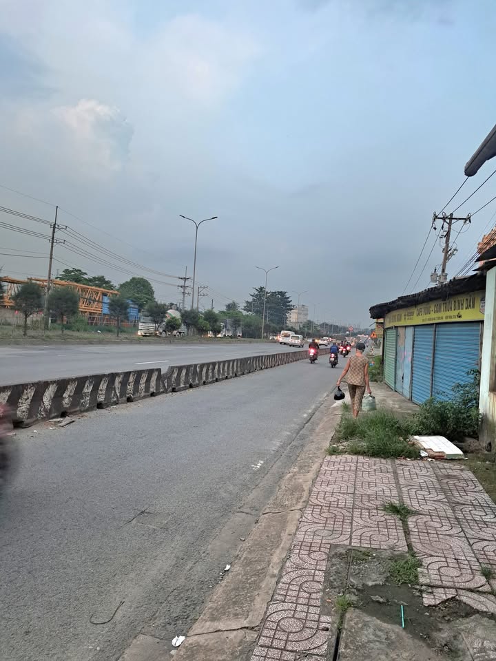 Nhà lô góc hai mặt tiền Quốc lộ 51, Biên Hòa 148m² giá 2.3 tỷ - Đầu tư sinh lời ngay!