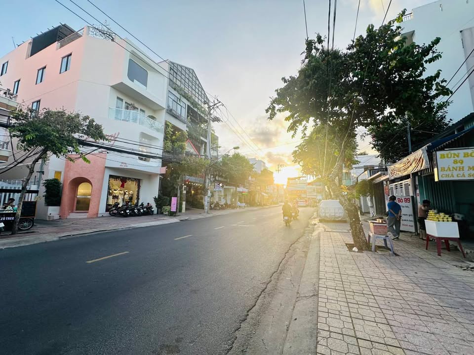 Bán nhà Mặt Tiền đường Vân Đồn Nha Trang 247m² giá 80 tỷ - Đầu tư sinh lời 90 triệu/tháng!