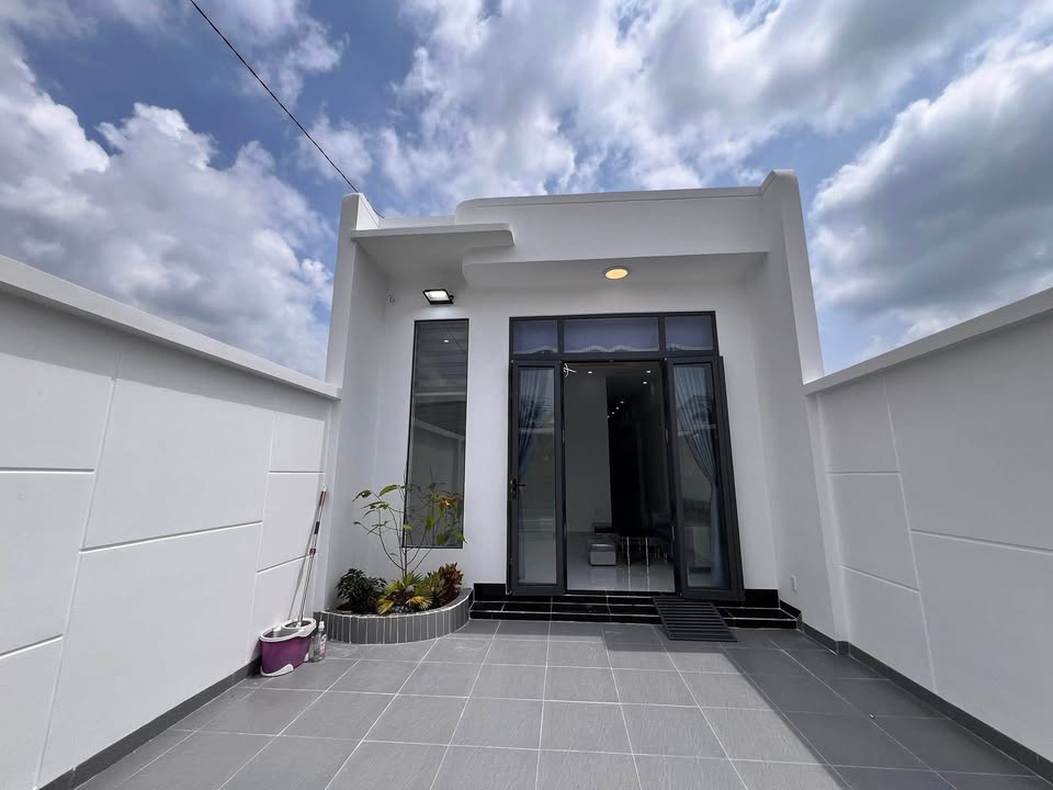 Nhà cấp 4 hiện đại tại Long Hoa, Tây Ninh 150m² giá 1.35 tỷ - Gần chợ và trường học