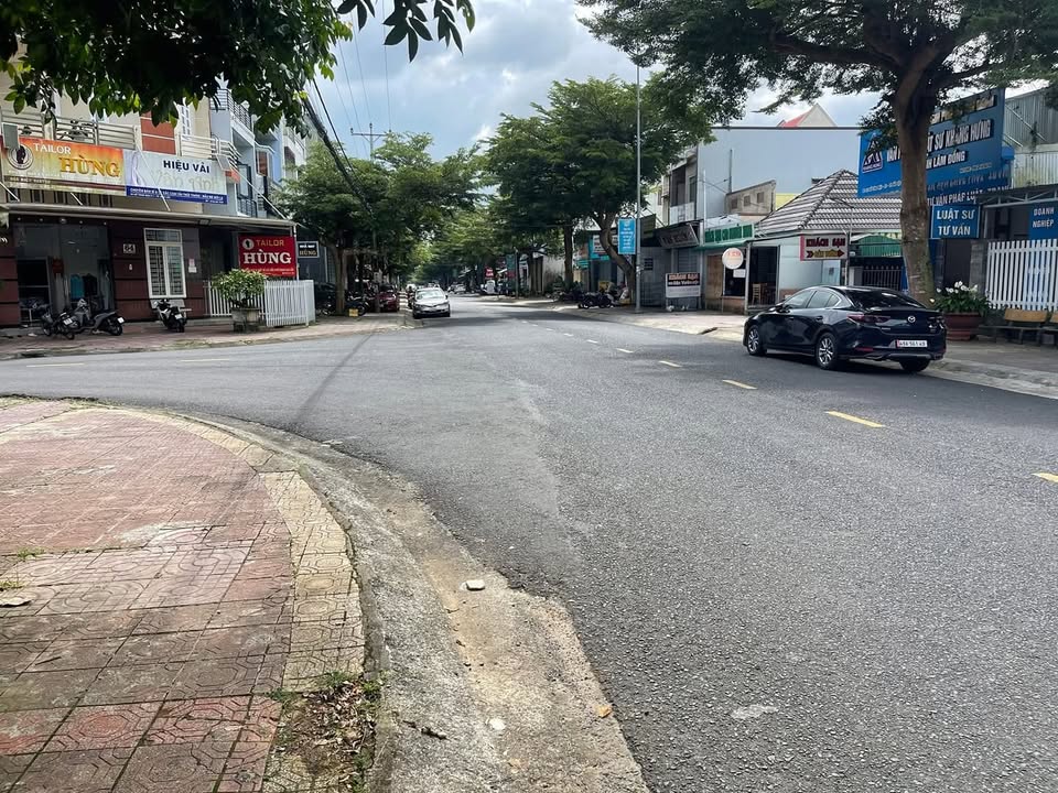 Nhà mặt tiền Hồ Tùng Mậu, Bảo Lộc 102m² giá chỉ 6.6 tỷ - Cơ hội đầu tư tuyệt vời!