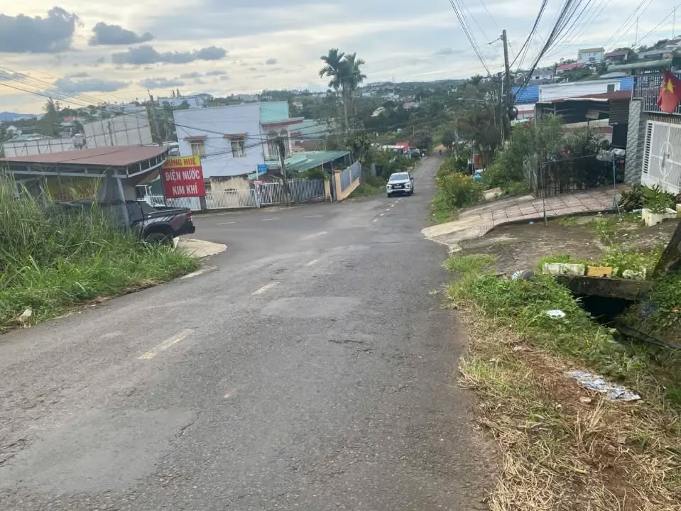 FrontHouse Mặt tiền Mạc Đỉnh Chi, Bảo Lộc 270m² giá 3.3 tỷ - Đầu tư sinh lời ngay!