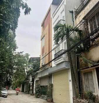 Nhà nguyên căn Ngọc Thụy Long Biên 40m² giá 15 triệu - Ô tô tránh, 4 phòng ngủ