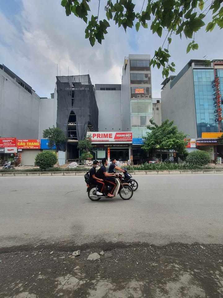 Tòa văn phòng 8 tầng cho thuê tại phố Vạn Phúc - Giá tốt, cực đẹp!