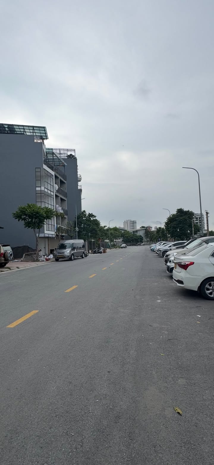 Đất Ngọc Thụy Long Biên 70m² giá 10 tỷ - Vị trí đẹp gần công viên