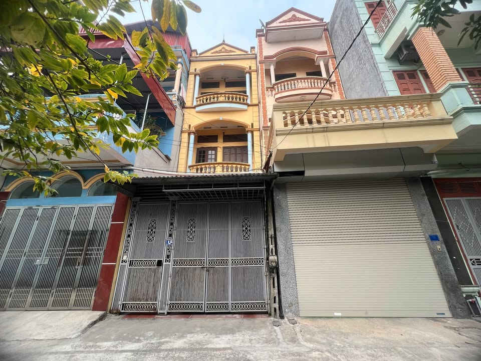 Nhà 3 tầng phố Lê Trọng Tấn, Hưng Yên, 70m² - Vị trí đắc địa, giá chỉ 6 tỷ!