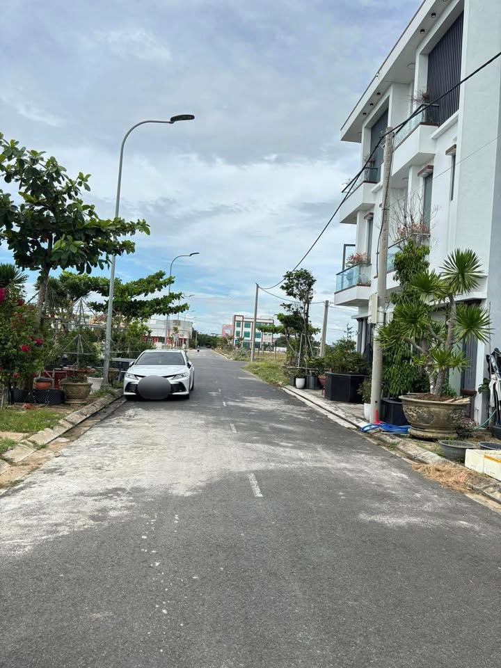 Đất nền Phú Đông, Tuy Hoà 105m² giá 2.35 tỷ - Sổ hồng đầy đủ, sang tên nhanh chóng!