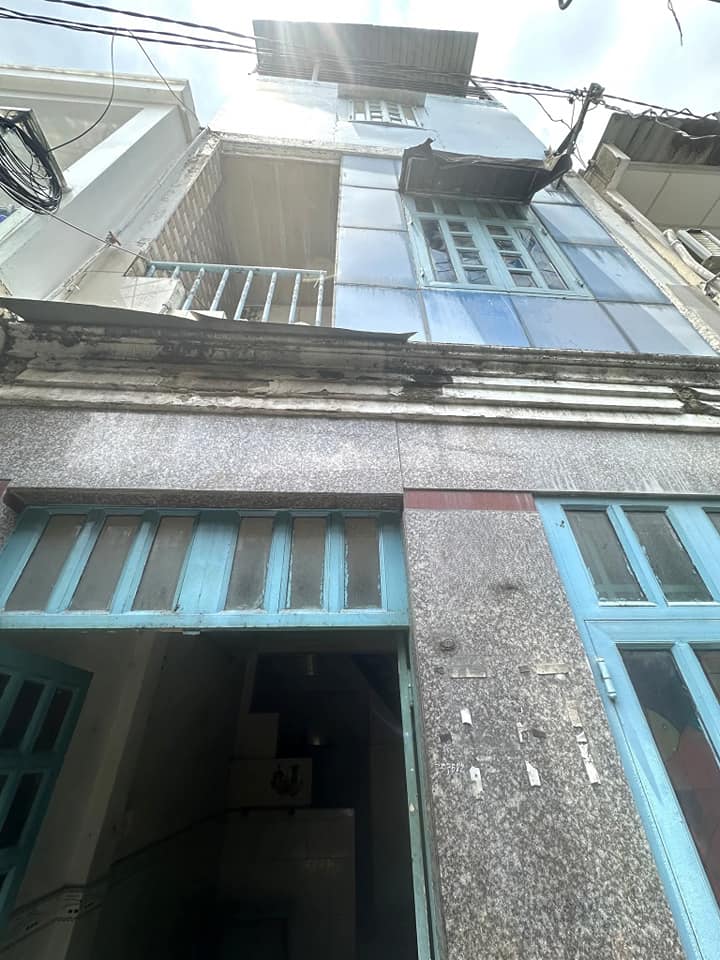 Nhà chính chủ bán gấp tại Xóm Chiếu, Quận 4, diện tích 24m² - Không gian sống an yên!