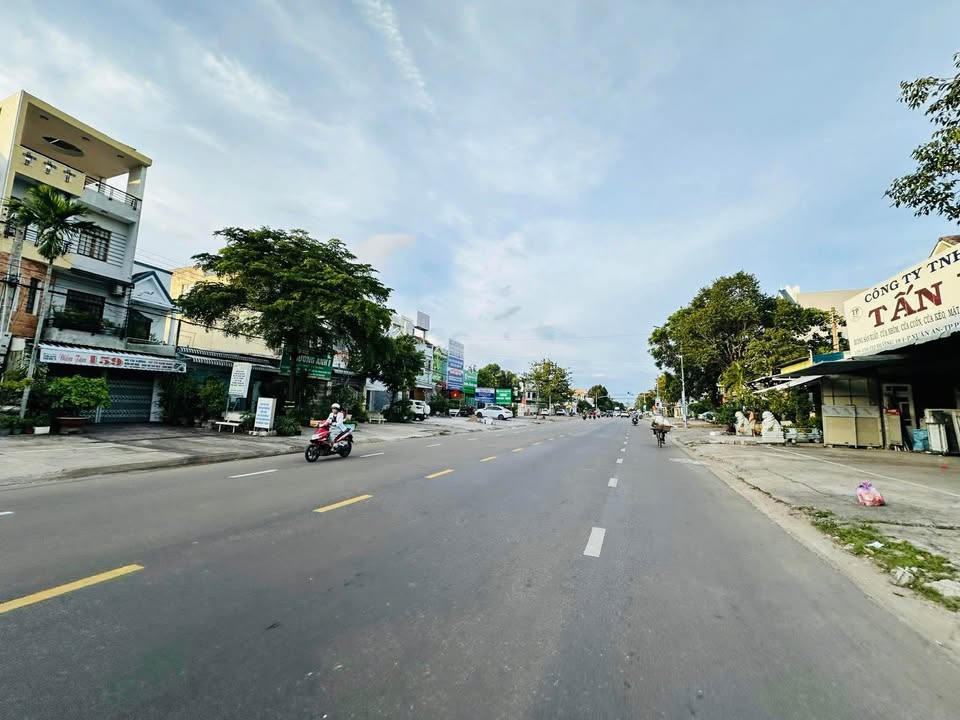 Nhà nguyên căn gác lửng mặt tiền kinh doanh đường 19/4, Phan Thiết 120m² - Đầu tư sinh lời ngay!