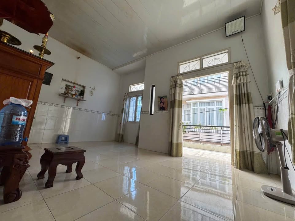 Nhà bán Phan Thiết 81m² giá 3.5 tỷ - Đường ô tô 2 làn, cách biển chỉ 5 phút!