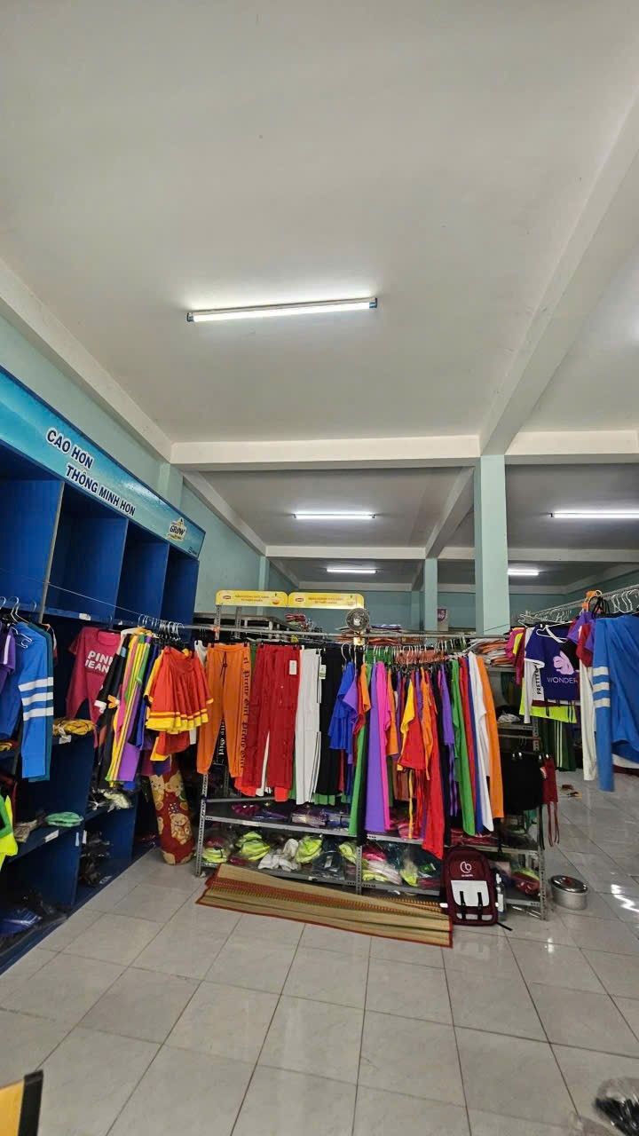 Bán nhà mặt tiền đường Tân Xuân, Hóc Môn, 187m² giá 8.9 tỷ - Tiện ích đầy đủ, thương lượng tốt!