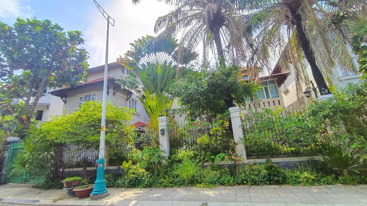 Bán biệt thự Thủ Thiêm Villa, Quận 2, 550 m² - Thiết kế sang trọng, không gian xanh!