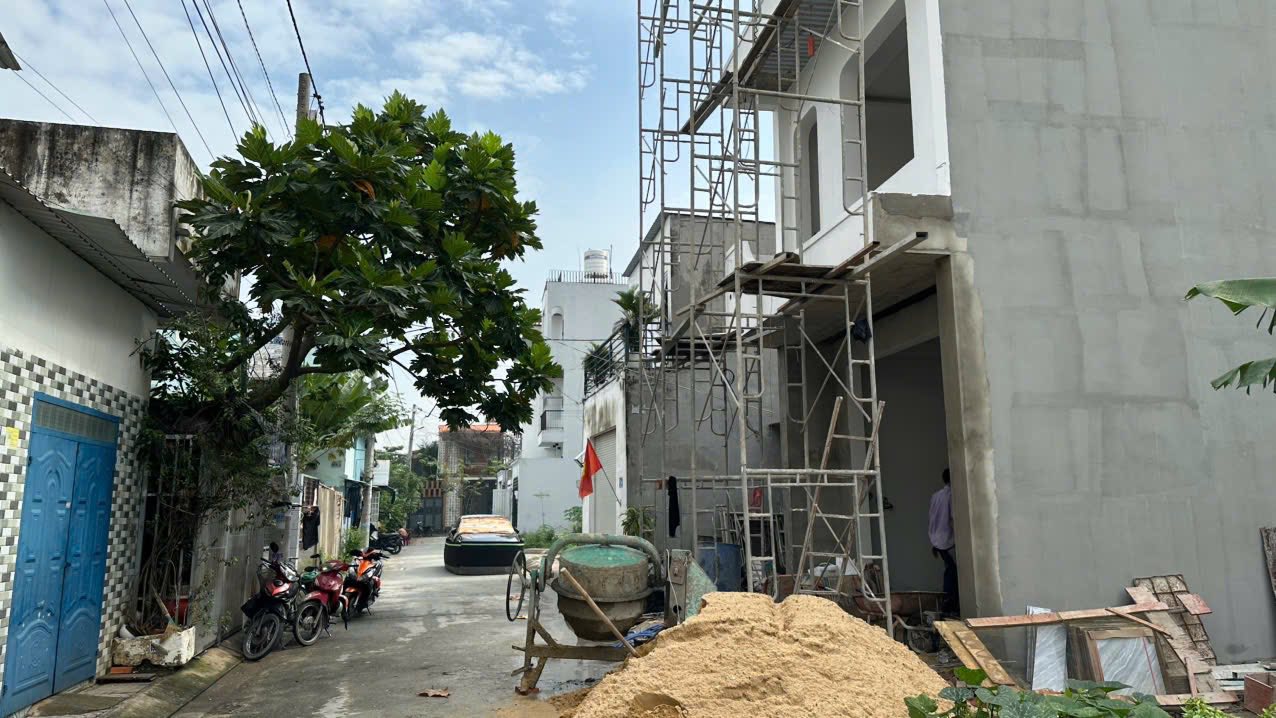 Nhà 1 trệt 2 lầu 51m² giá 4.8 tỷ - Gần chợ đêm Linh Trung!