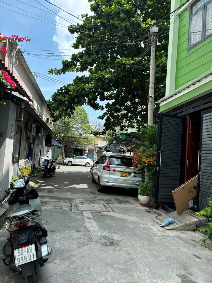 Nhà 4 tầng Phước Long B quận 9, 180m² giá 7.4 tỷ - Sẵn sàng vào ở!