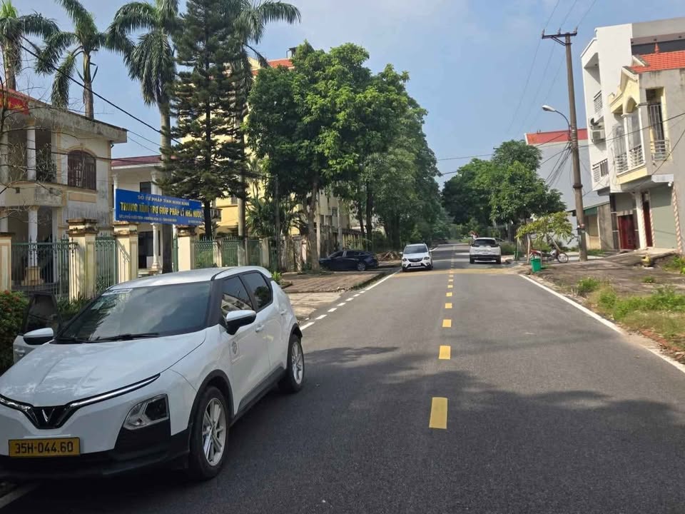 Đất nền Đầm Sen, Ninh Bình 95m² giá 5 tỷ - Đất vuông đẹp, giao thông thuận tiện!