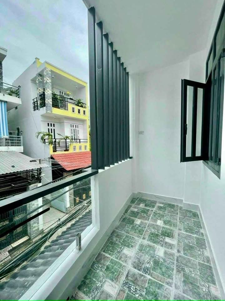 Nhà 2 Lầu Mặt Tiền Đẹp Dĩ An 74m² giá 3.4 tỷ - Sẵn sàng vào ở!