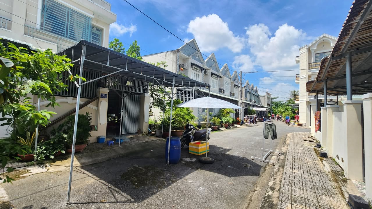 Nhà phố Long Trạch 85m² giá 2.1 tỷ - Sẵn sàng vào ở!