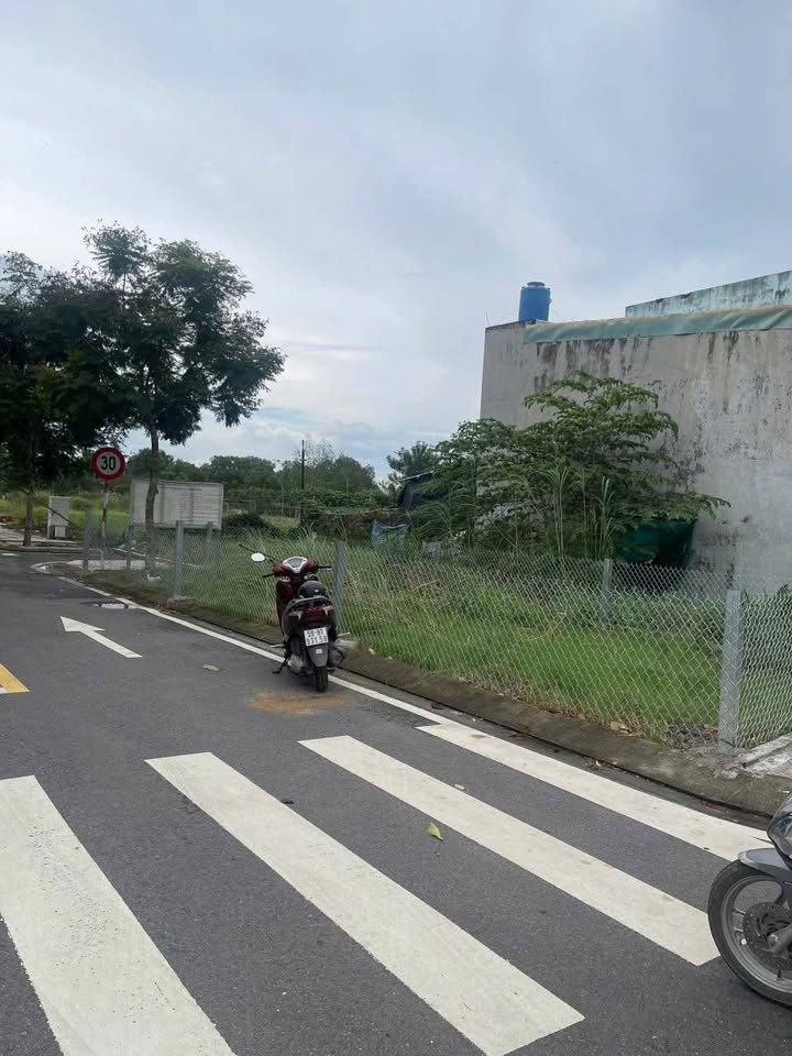 Đất nền Bến Lức 90m² giá 1.75 tỷ - Mặt tiền đường Liên xã, thuận tiện kinh doanh!