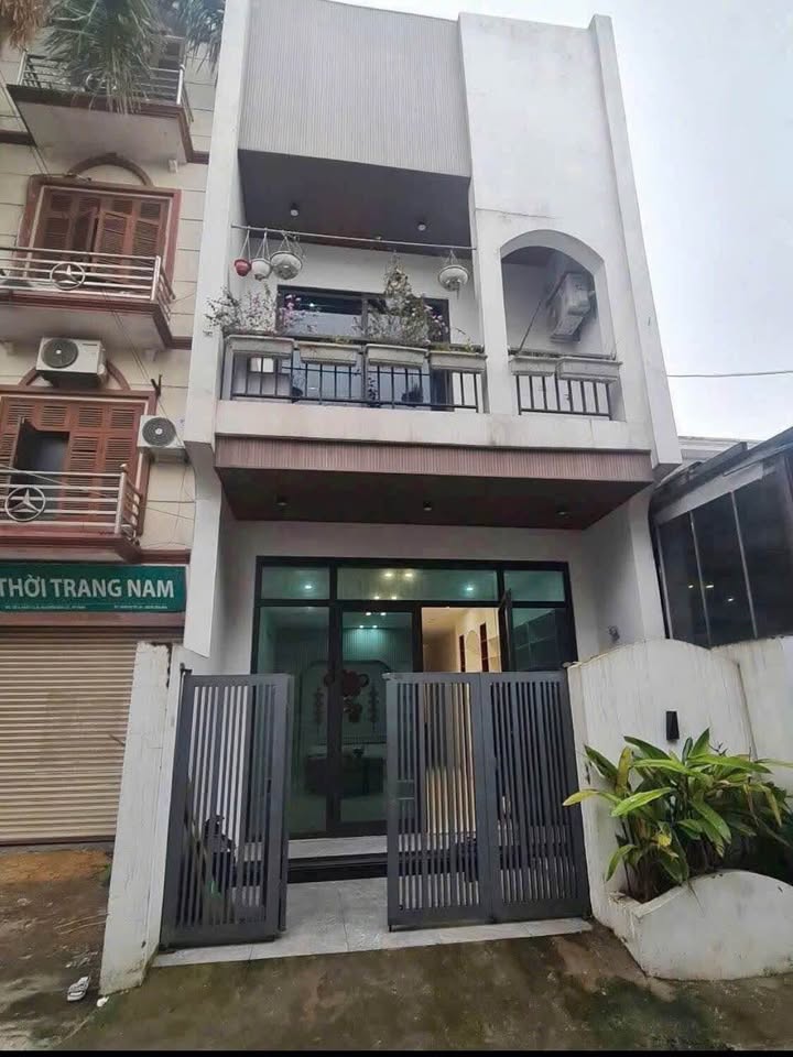 Nhà phố Nguyễn Văn Cừ Vinh 73.6m² giá 5.8 tỷ - Vị trí đắc địa, tiện ích đầy đủ!