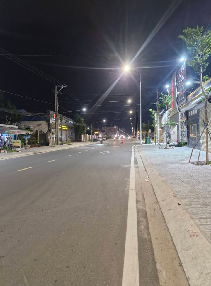 Nhà kho mặt tiền đường Nguyễn Văn Rốp, Tây Ninh 400m² giá 7.2 tỷ - Vị trí kinh doanh đắc địa!