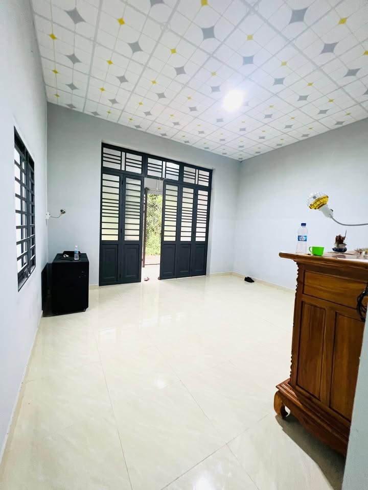 Nhà riêng Trần Văn Trà, Tây Ninh, 75m² giá 300 triệu - Sẵn sàng ở ngay!