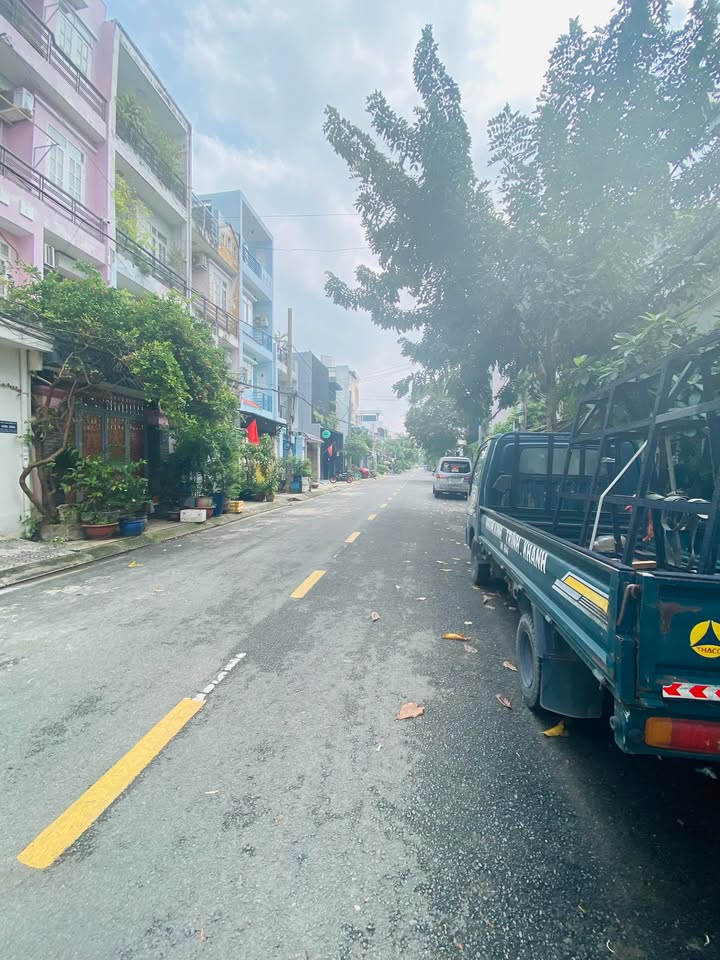 Nhà mặt tiền đường 12m Tân Phú 80m² giá 11.5 tỷ - Bán gấp, giảm 2.5 tỷ!