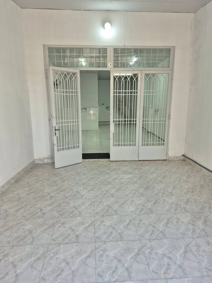 Nhà mặt tiền đường Đoàn Giỏi, quận Bình Tân, 60m² - Cho thuê giá chỉ 12 triệu/tháng!