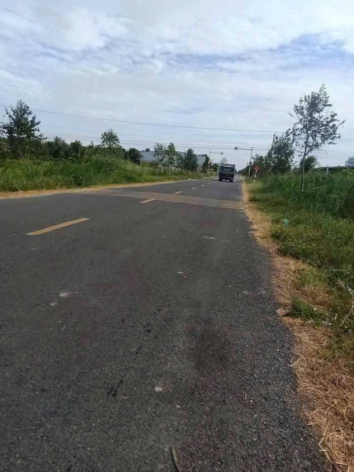 Đất nền mặt tiền TL883, Ba Tri, Bến Tre 2700m² giá 3.2 tỷ - Vị trí kinh doanh lý tưởng!