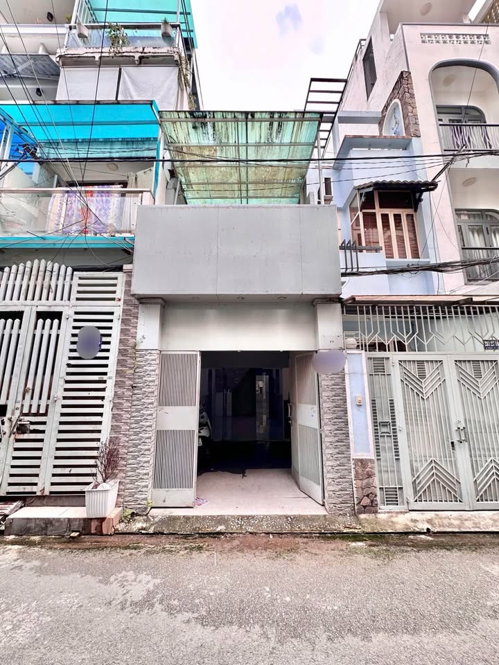 Nhà cho thuê hẻm xe tải Lê Văn Sỹ, 48m² chỉ 12 triệu/tháng - An ninh và tiện nghi