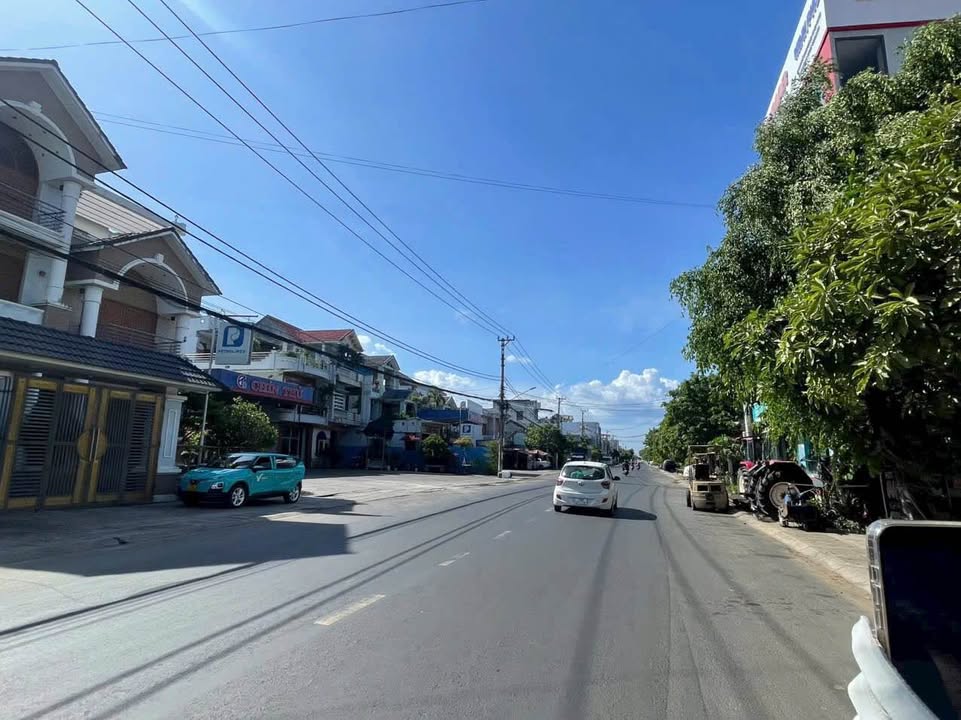 Nhà phố Phú Lâm, Đức Hòa 211m² giá 2.1 tỷ - Vị trí đắc địa gần trục chính!